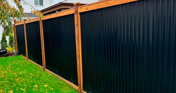 Заборы из металлопрофиля